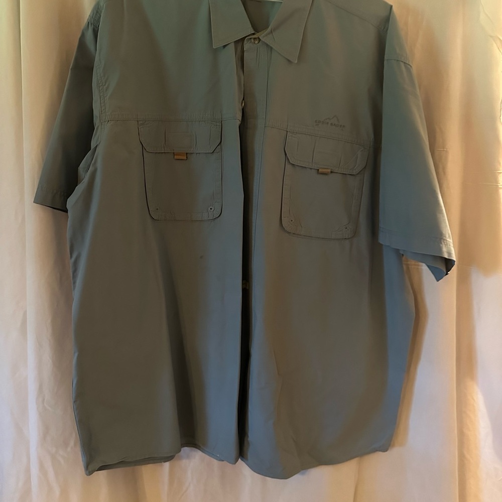 Men’s Eddie Bauer shirt